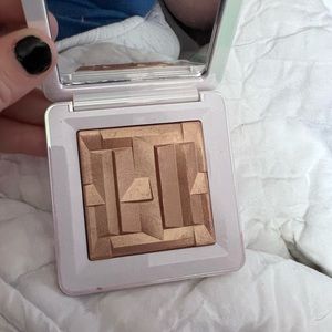 Haus Labs Gel powder highlighter